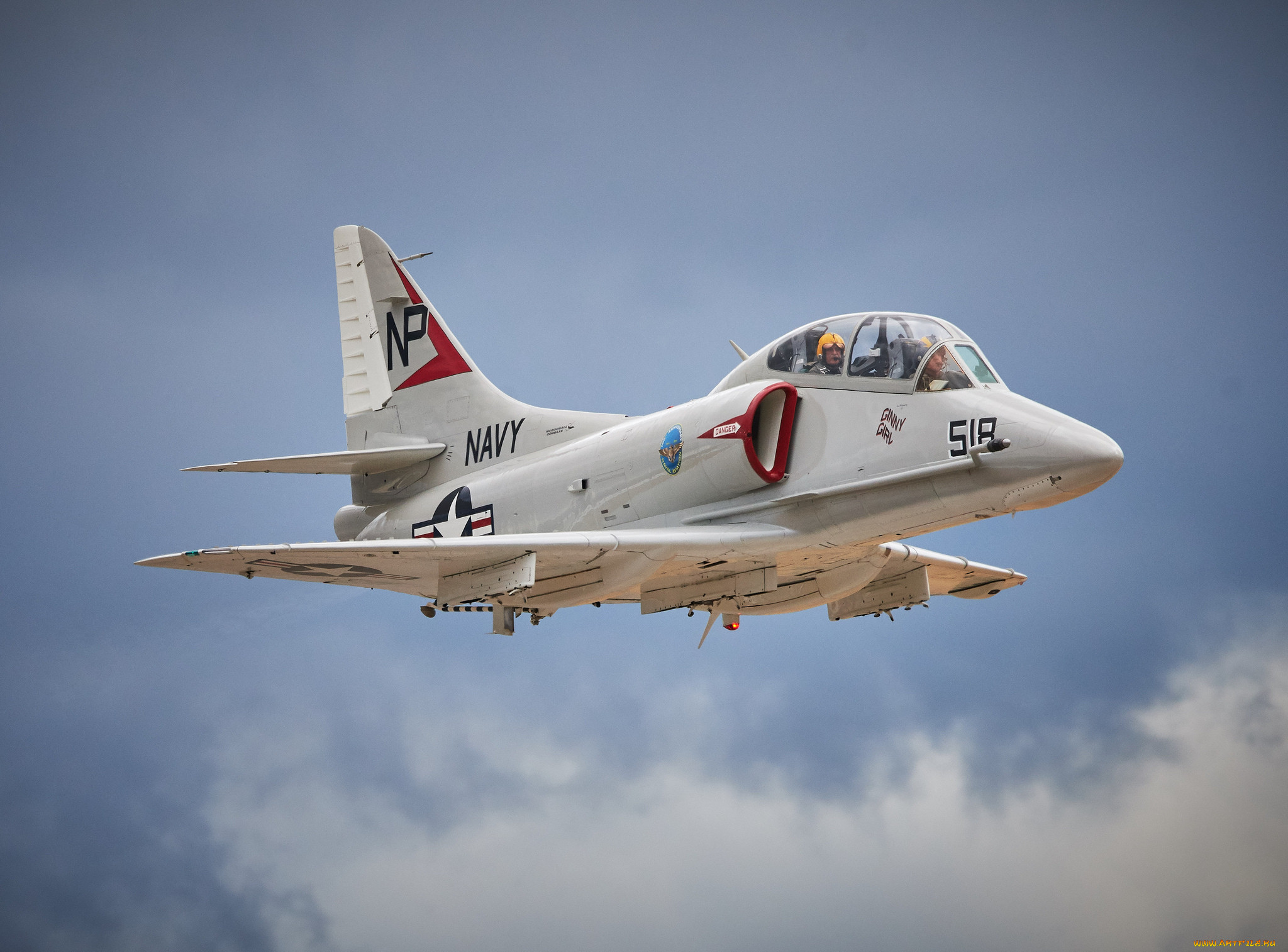 N 4 j. Ta-4j Skyhawk. A-4 Skyhawk. Самолет ta-4 Skyhawk. Скайхок пикирует.